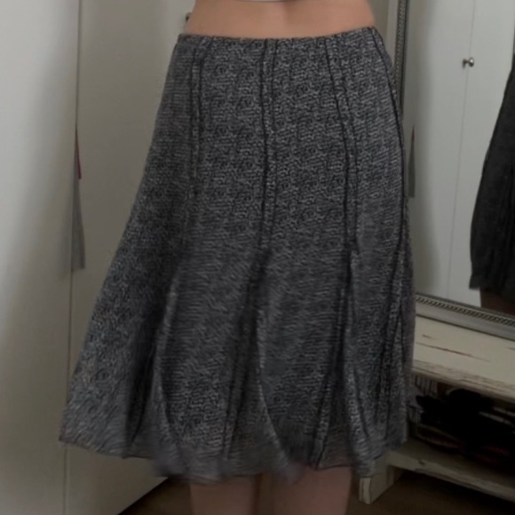 Blue pleated ruffled skirt, can be high waist or low rise and zipper entry. - Picture 9 of 9